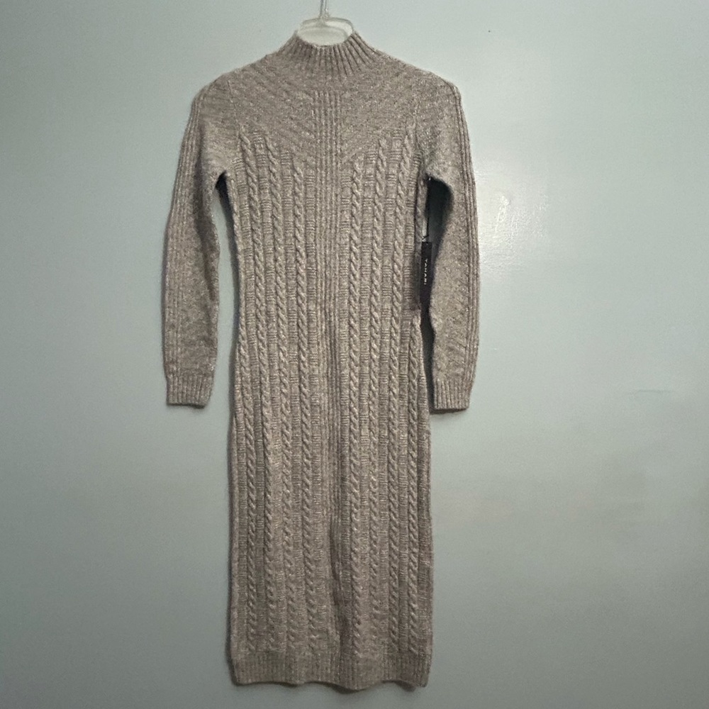 TAHARI KNITTED DRESS.